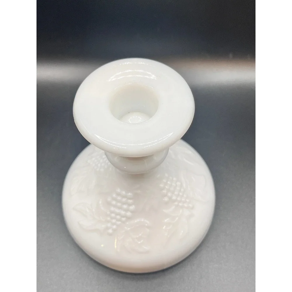Vtg LE Smith Milk Glass Candlestick Holders Grape Leaf Embossed Set of 2‎ 4.5